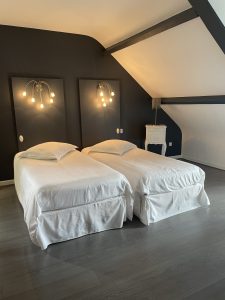 Les lits de la chambre Perle de nuit de la Villa Séquoia