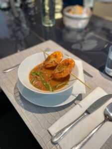 GASPACHO TOMATES-GAMBAS SAUTEES A L'AIL
